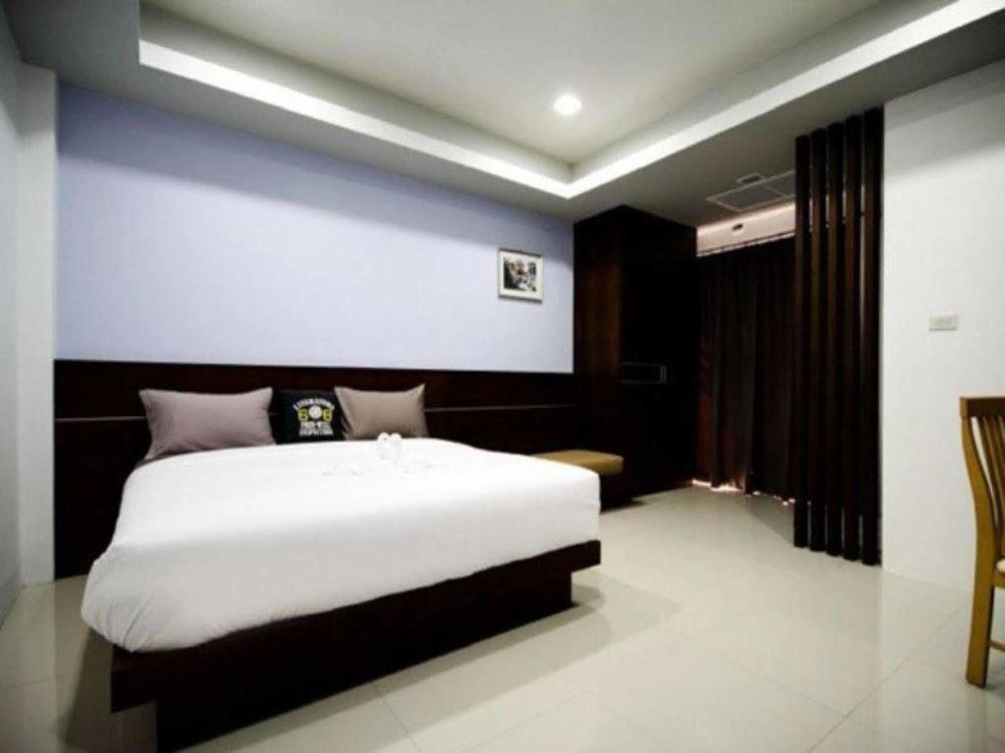 S5 Residence&Cafe Chalong Exterior foto
